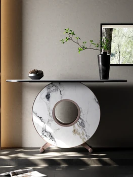 Дизайн столика на веранде: Столик на веранде легкий, роскошный и минималистичный, с современными декоративными шкафчиками напротив.